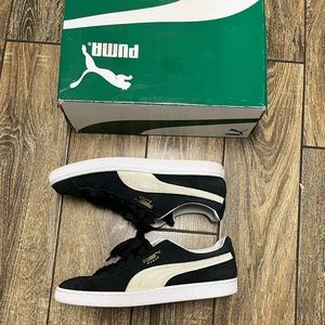 Great Condition - Mens Size 12 - Classic Suede 21 - Black & White!